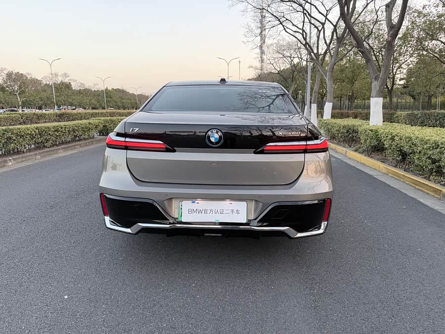 BMW i7 2024 imagen de coche #9
