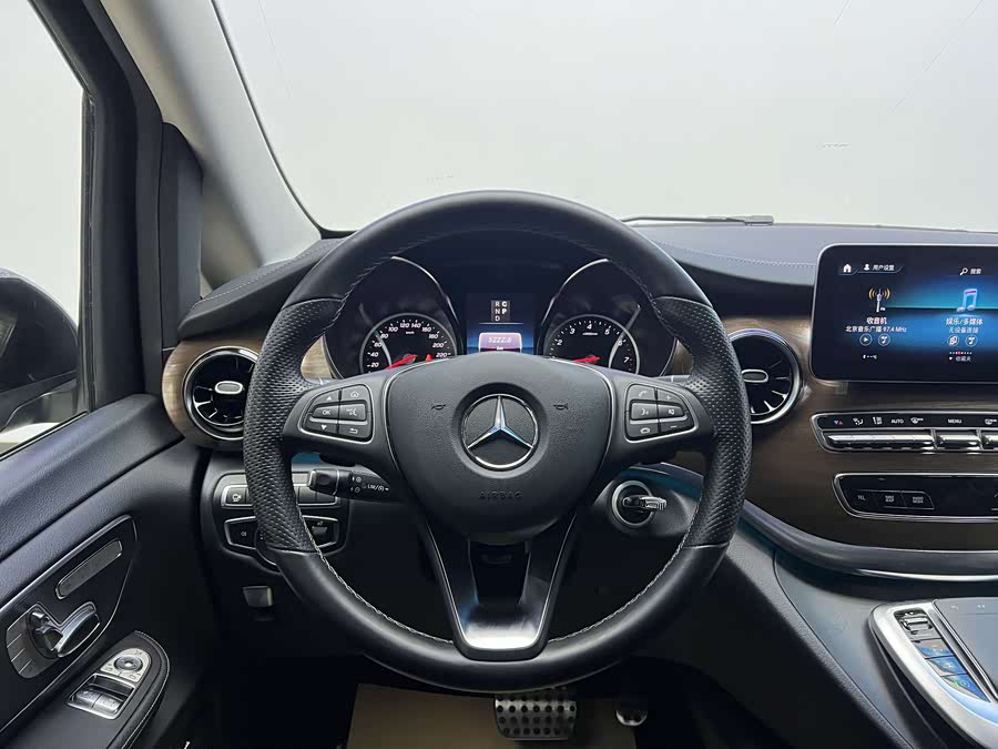 Mercedes-Benz V Class 2022 car image #9