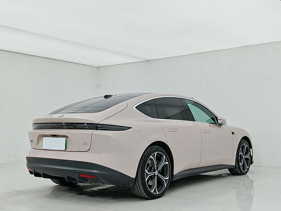 NIO ET5 2024 car image #9