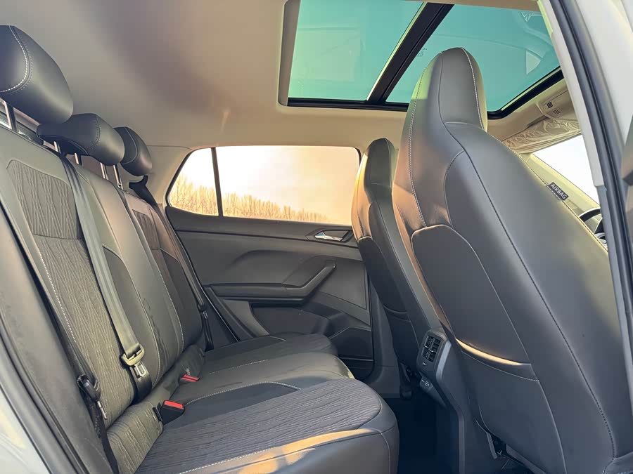 Volkswagen T-Cross 2021 car image #9