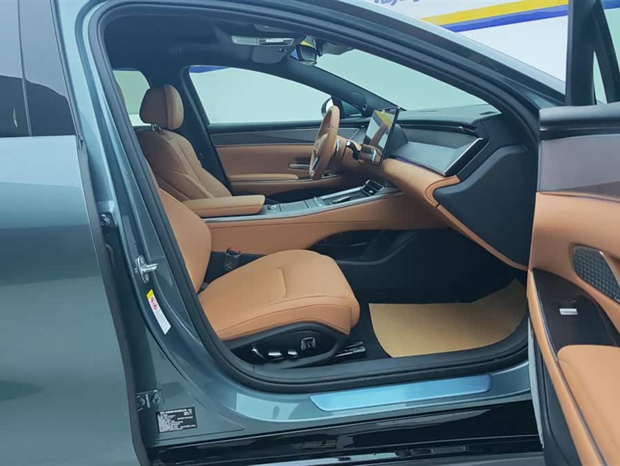 BYD HanL 2025 car image #9