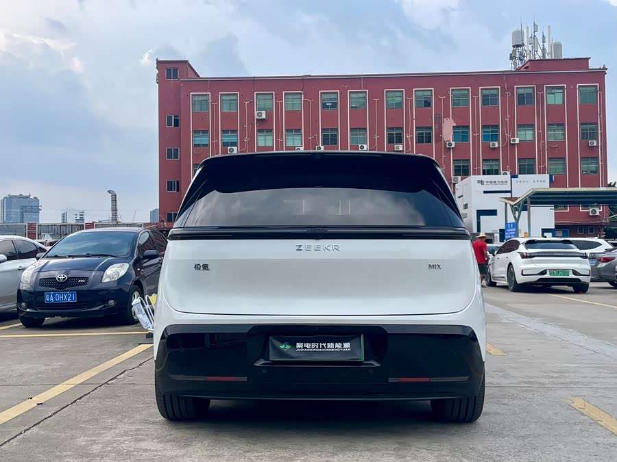 Zeekr MIX 2024 صورة سيارة #9