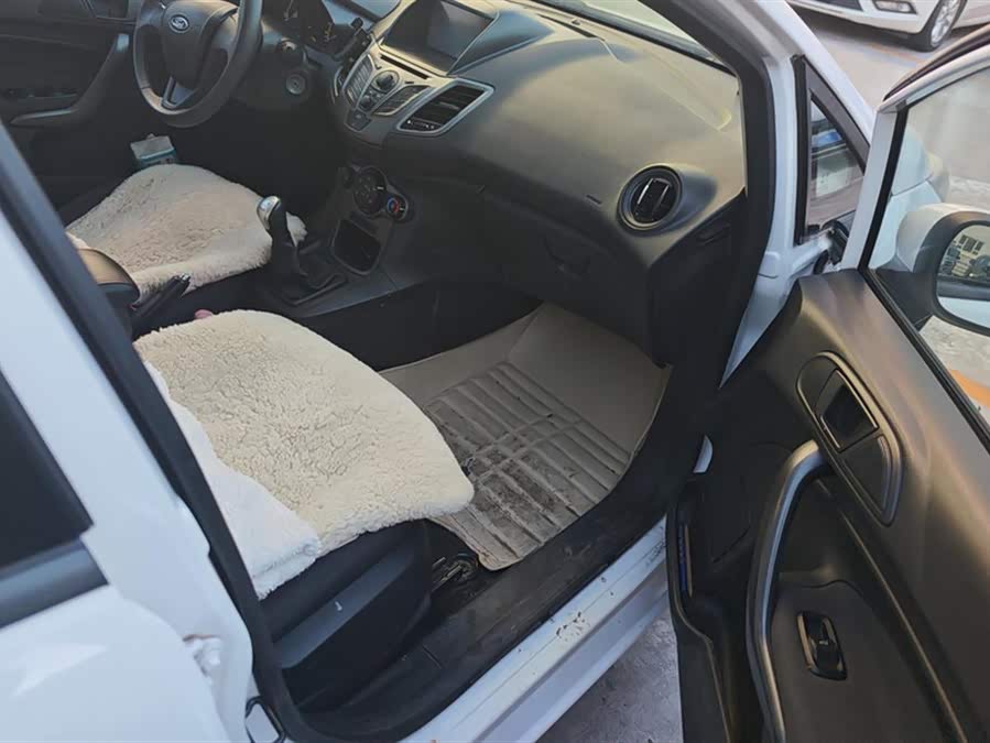 Ford Fiesta 2013 صورة سيارة #9