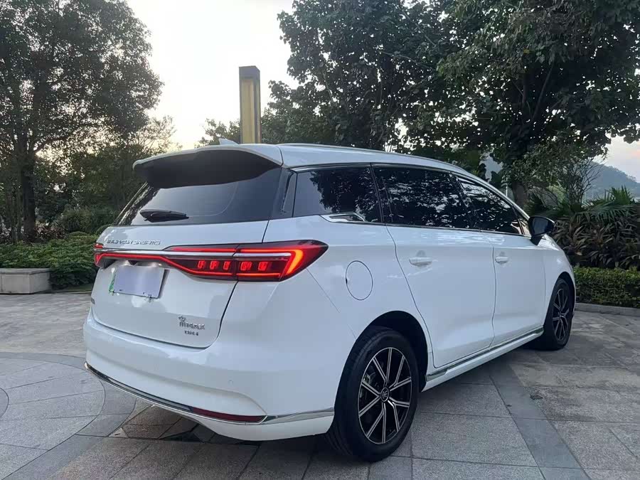 BYD Song MAX New Energy 2022 car image #9
