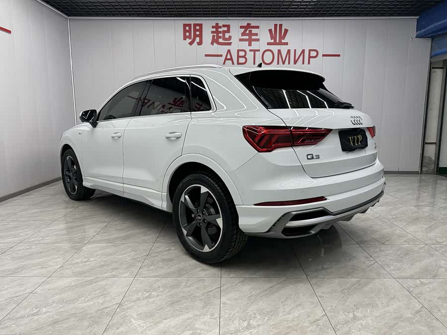 Audi Q3 2021 car image #9