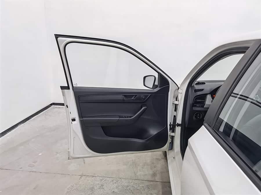 Skoda Fabia 2015 car image #9