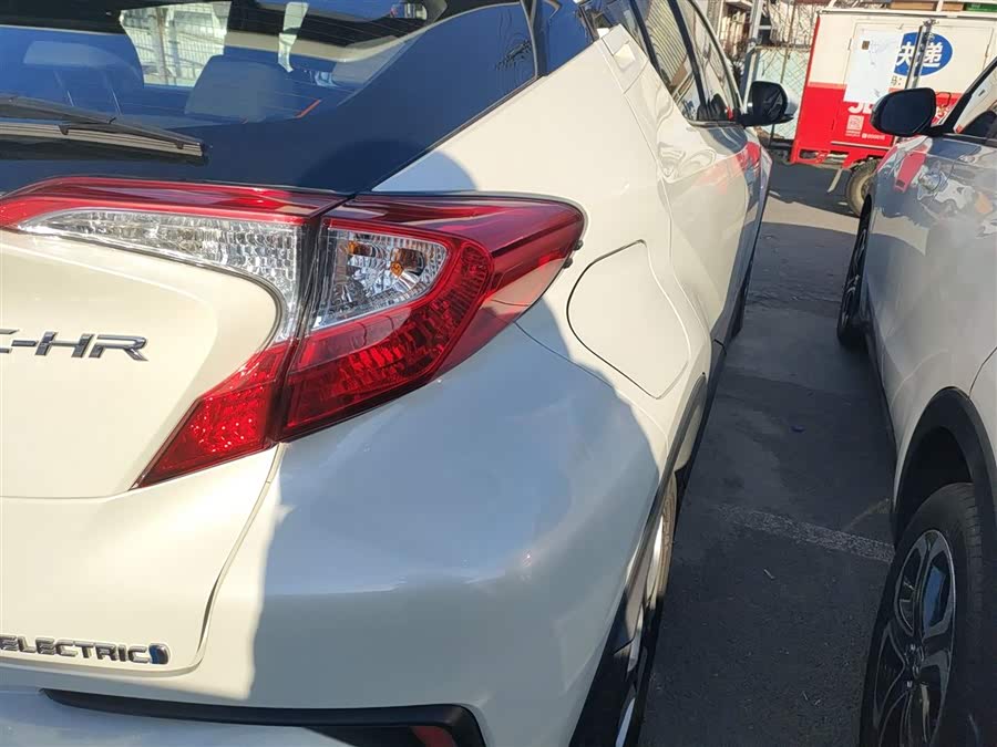 Toyota C-HR EV 2021 immagine di auto #9