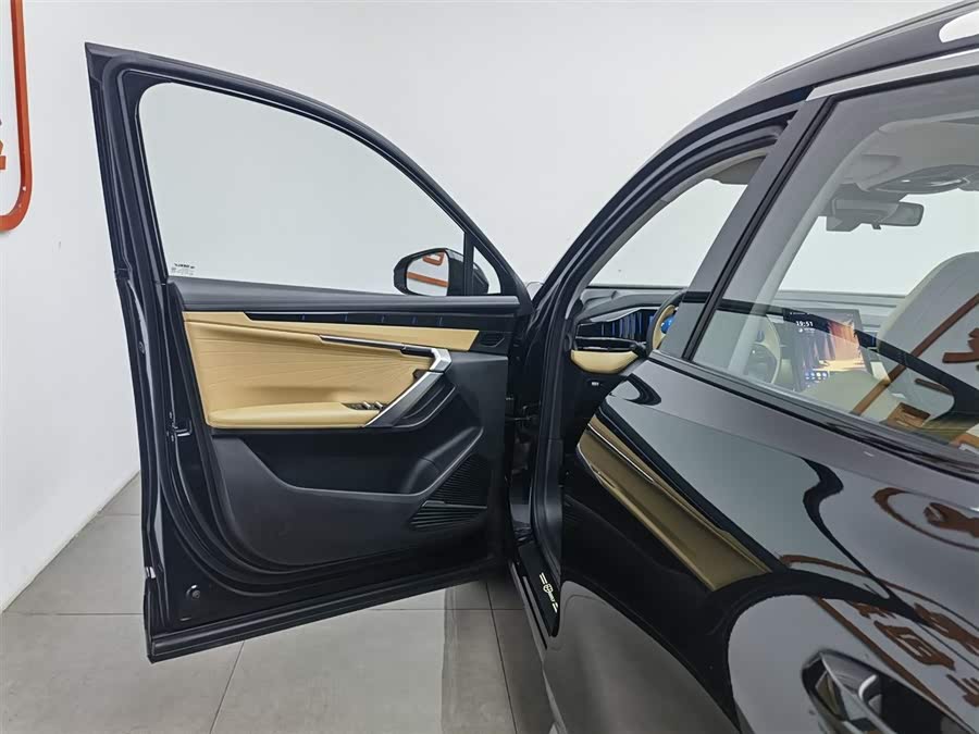 GEELY Boyue L 2024 car image #9