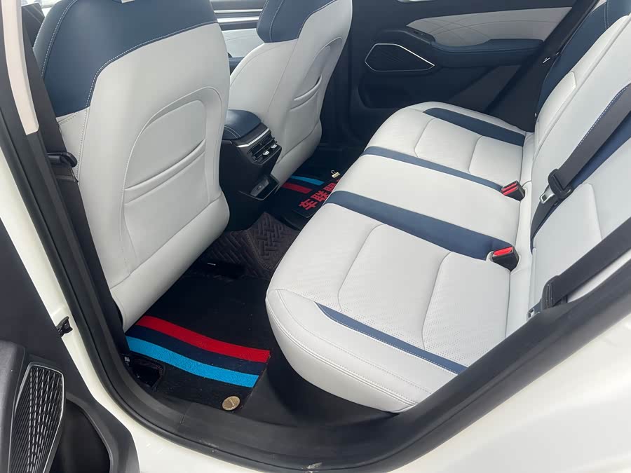 GEELY Emgrand 2021 car image #9