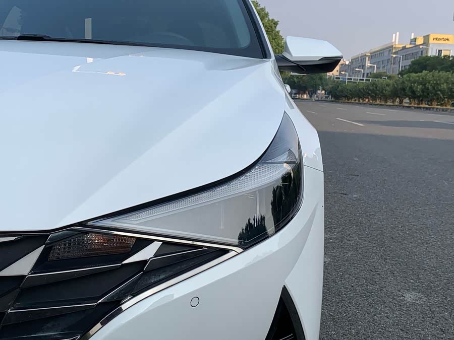 Hyundai Elantra 2022 car image #9