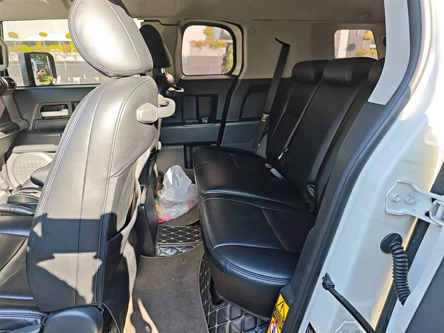 Toyota FJ Cruiser 2018 #9 Toyota FJ Cruiser 2018 car image #9