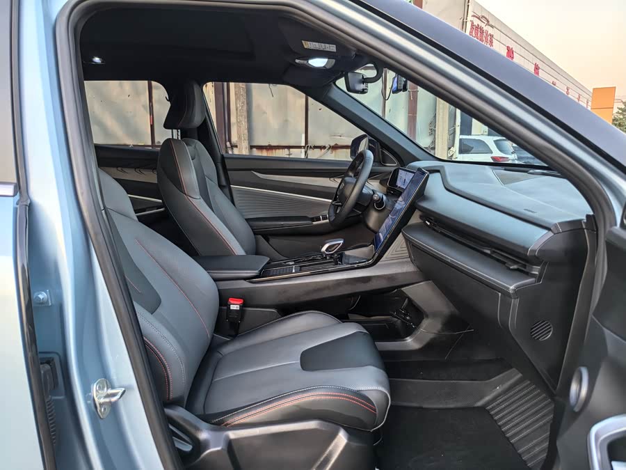 GEELY Boyue 2023 car image #9