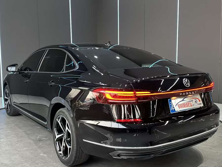Volkswagen Passat 2024 car image #9