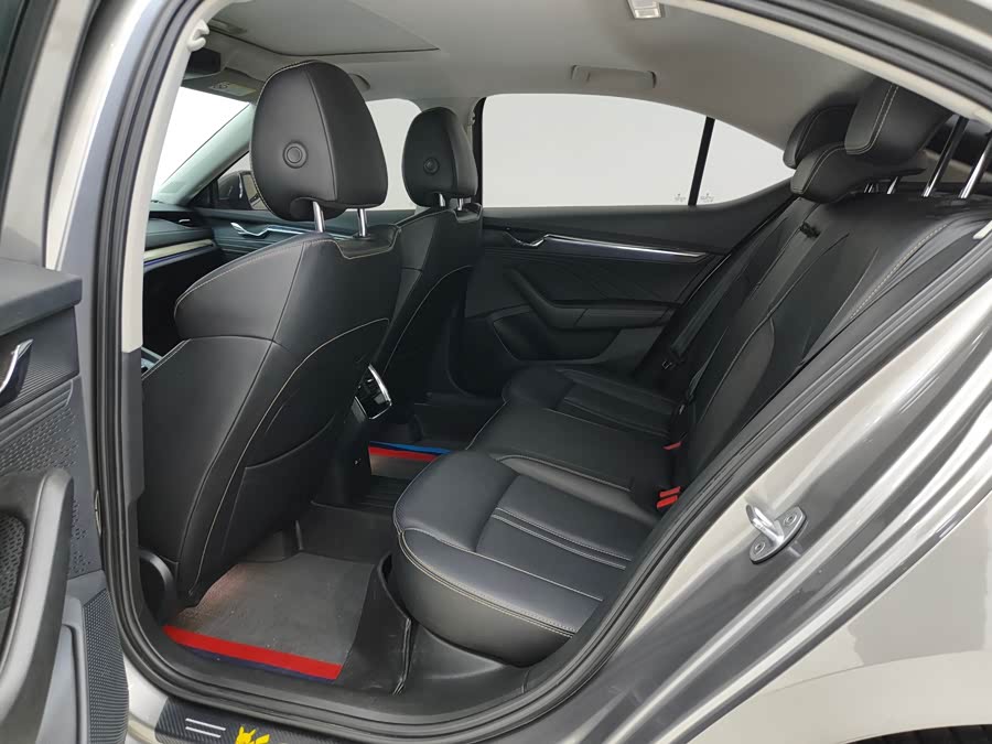 Skoda Octavia 2021 car image #9