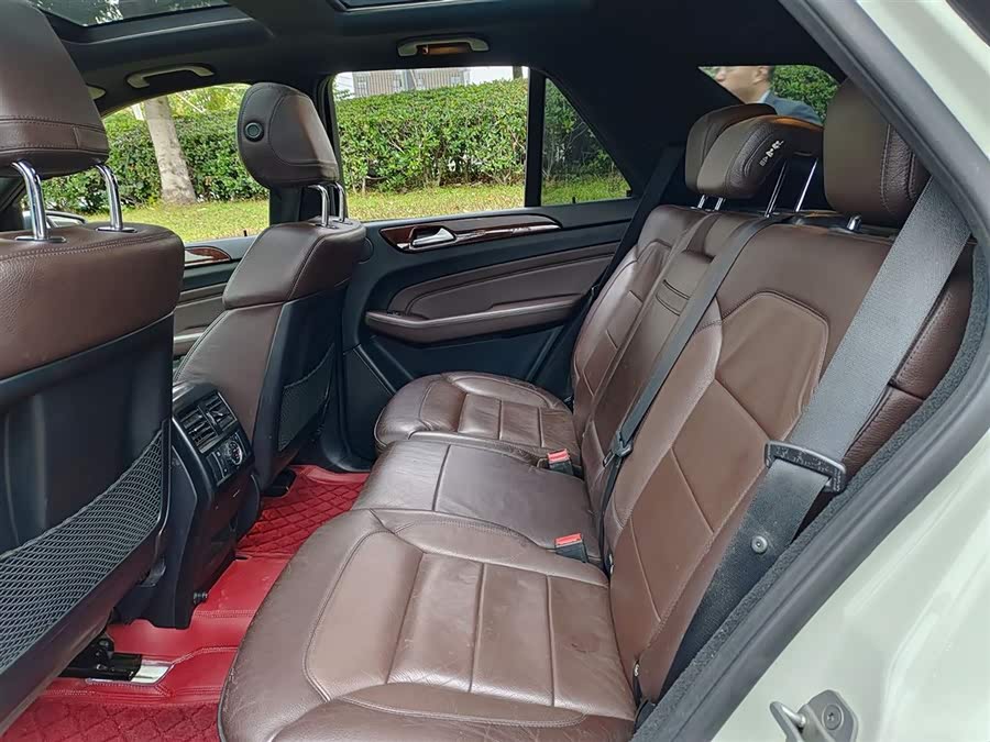 Mercedes-Benz M Class 2013 car image #9