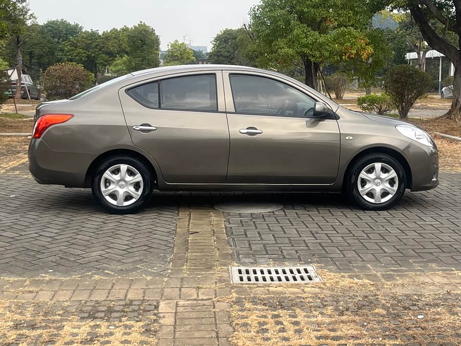 Nissan Sunny 2012 #9 Nissan Sunny 2012 car image #9