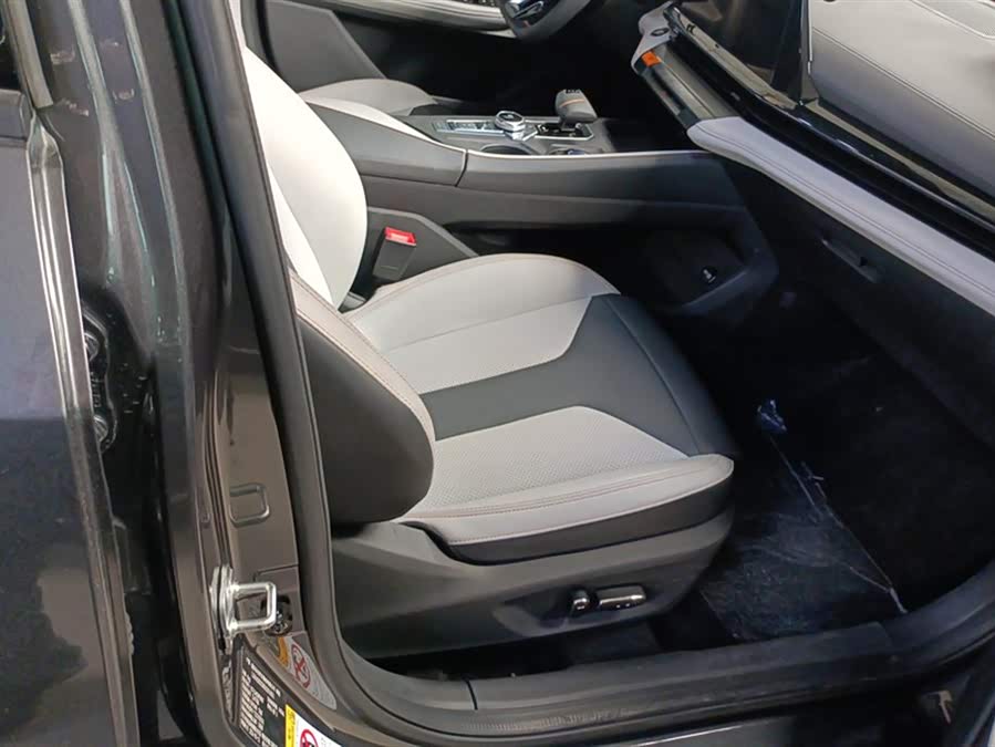 Changan UNI-V iDD 2024 car image #9