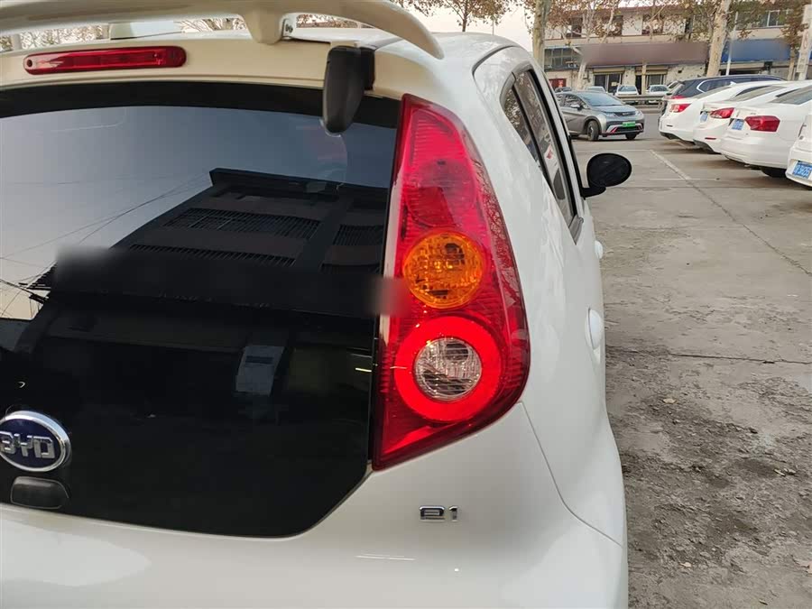 BYD e1 2021 car image #9