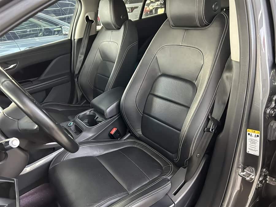 2019 car image #9