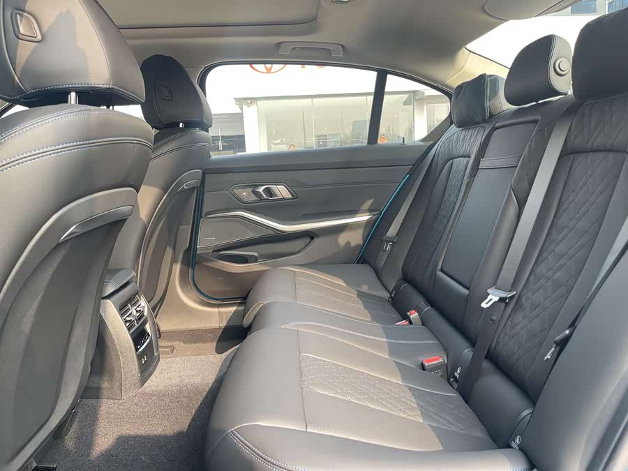 BMW i3 #9 BMW i3 car image #9