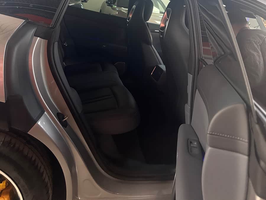 MI YU7 2025 car image #9