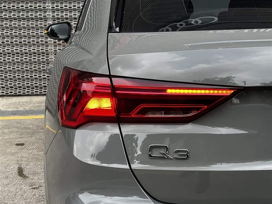 Audi Q3 2024 car image #9