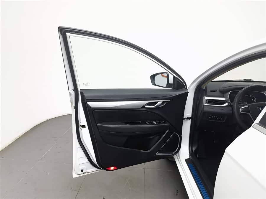GEELY Emgrand 2018 car image #9