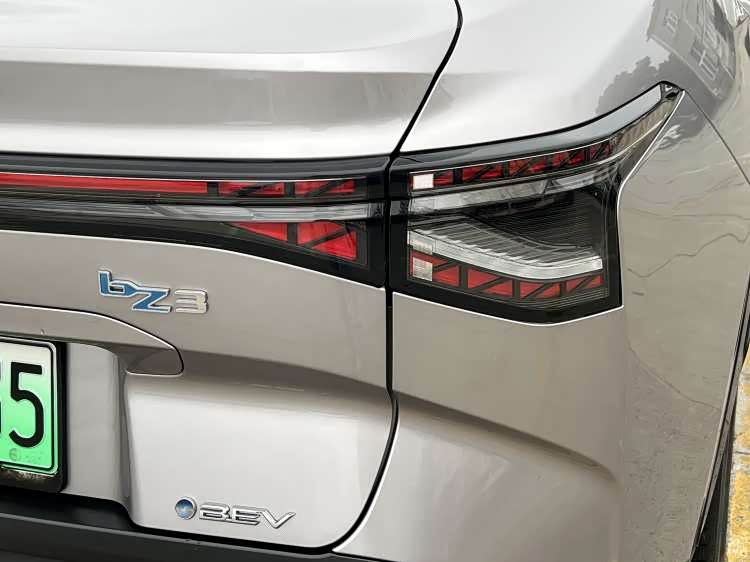 Toyota bZ3 2023 immagine di auto #9