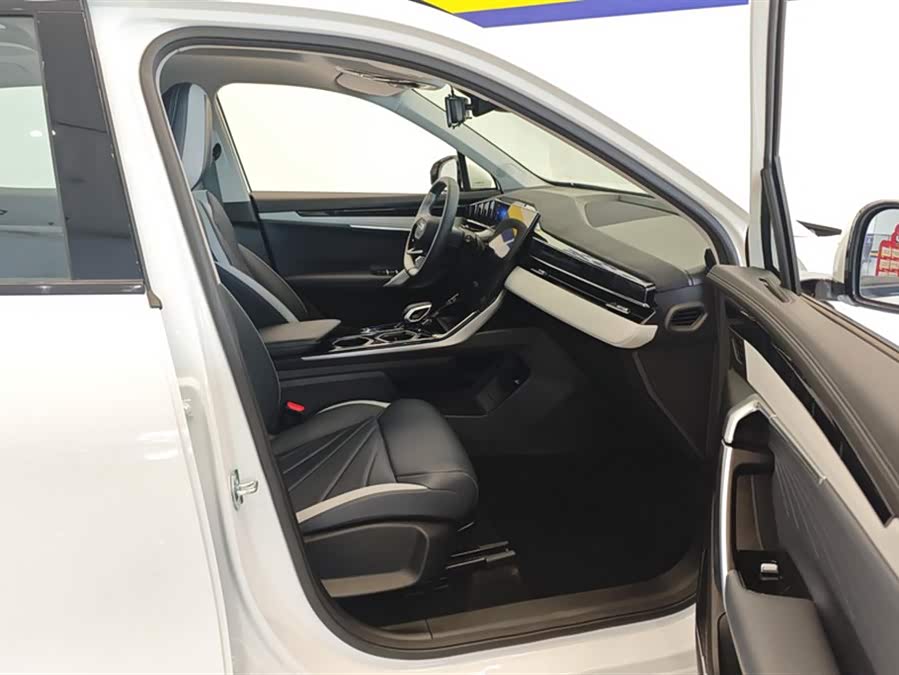 GEELY Boyue L 2023 car image #9