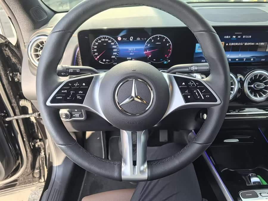 Mercedes-Benz GLB Class 2025 immagine di auto #9