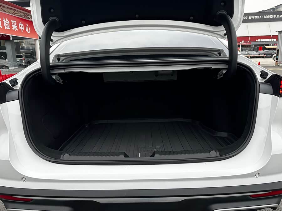 GEELY 2025 #9 GEELY 2025 car image #9