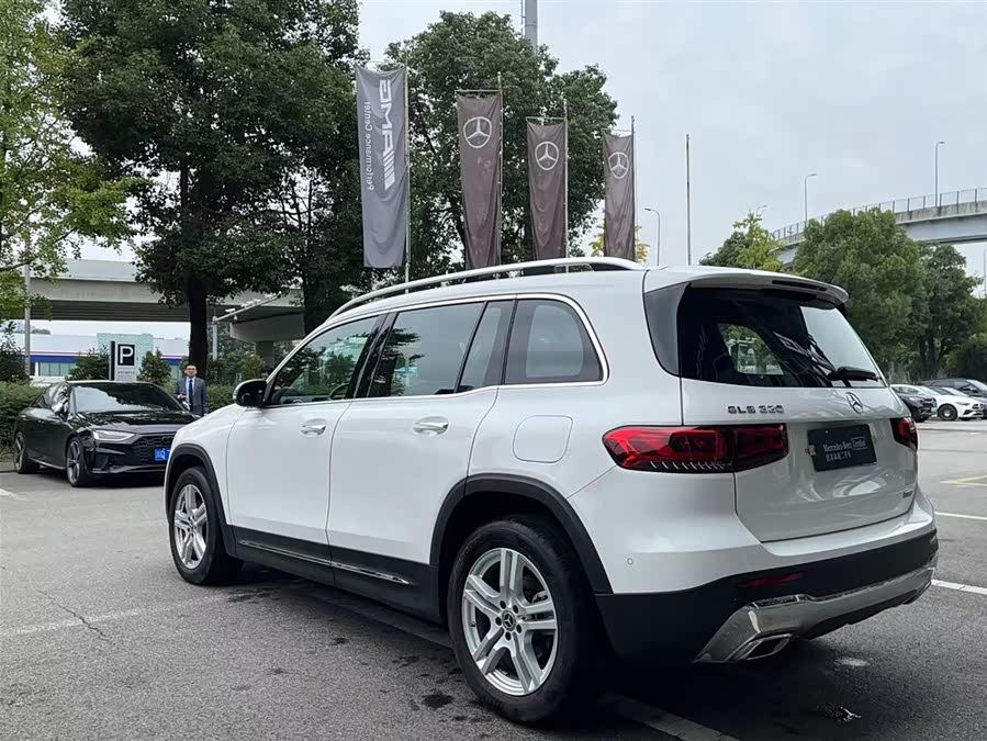 Mercedes-Benz GLB Class 2023 car image #9