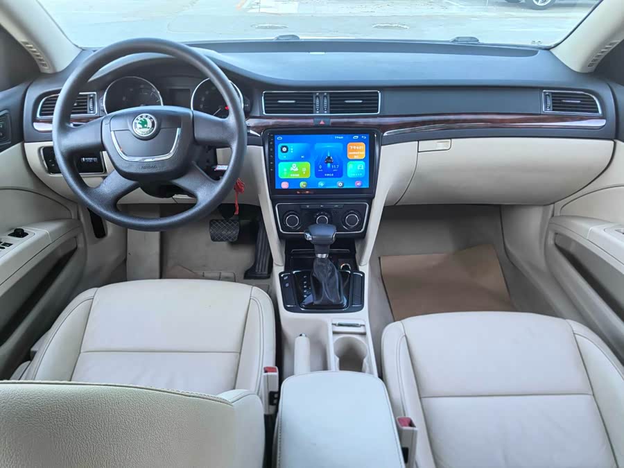 Skoda Superb 2014 immagine di auto #9