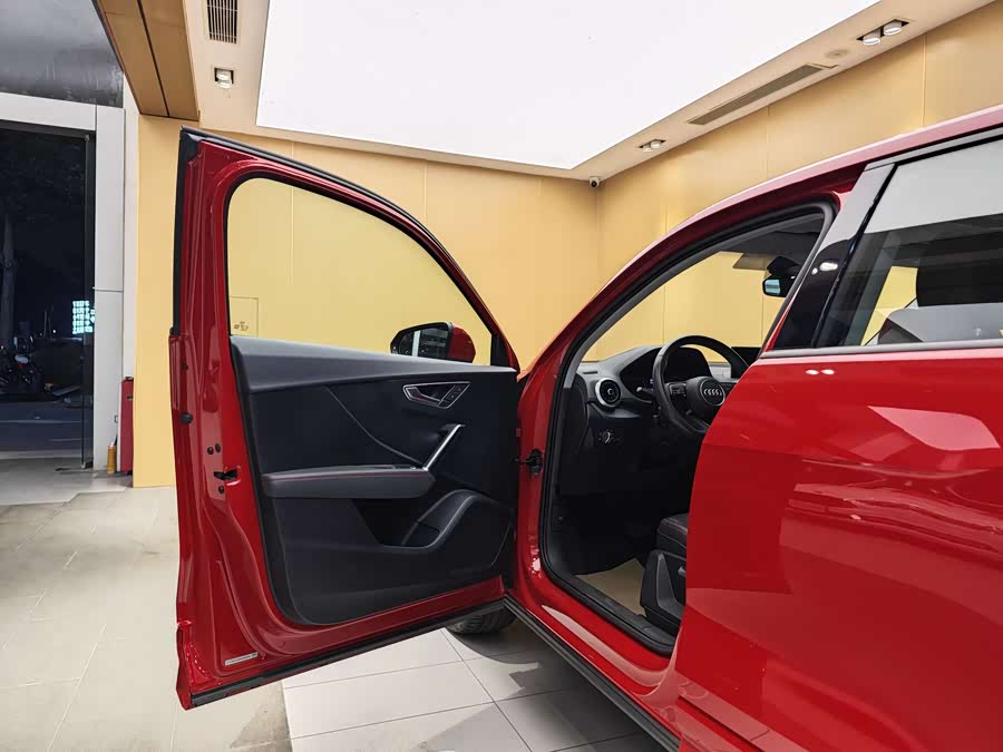 Audi Q2L 2022 car image #9