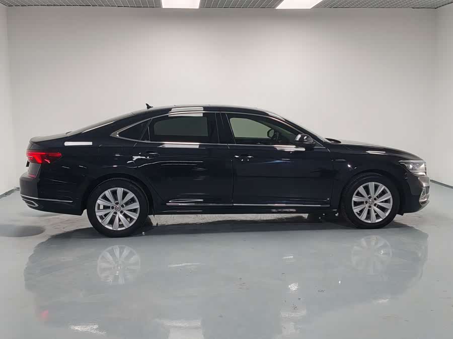 Volkswagen Passat 2019 car image #9