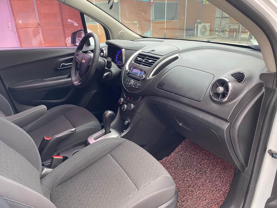 Chevrolet Tracker 2015 car image #9