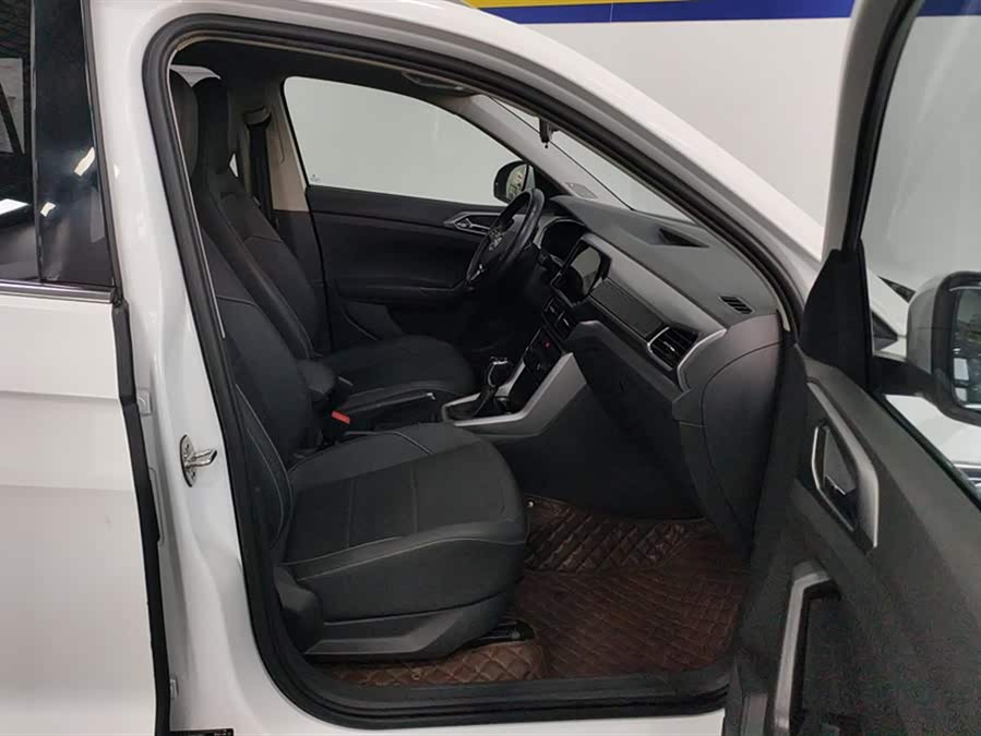 Volkswagen T-Cross 2020 car image #9