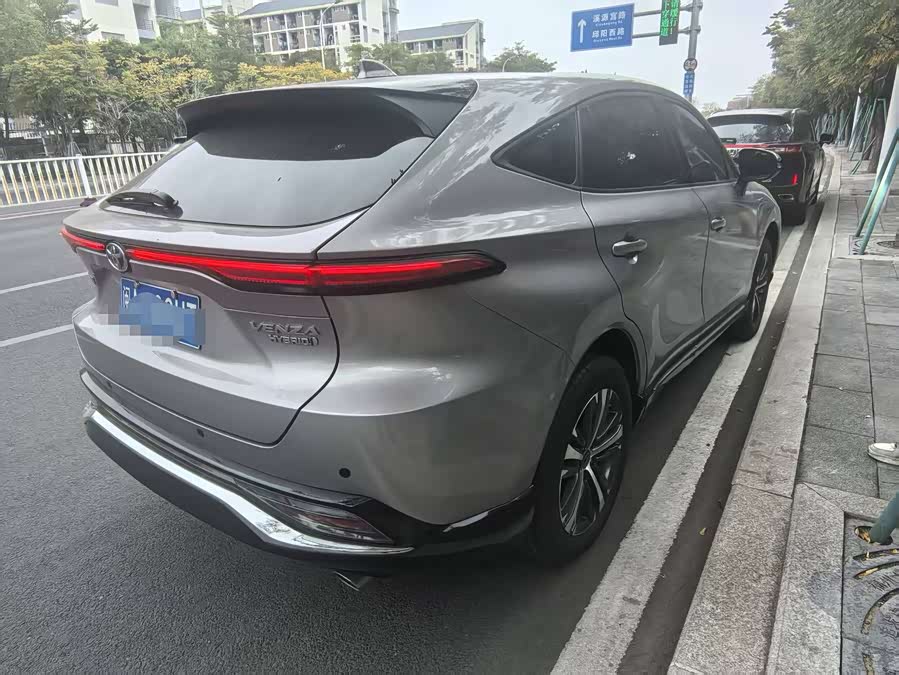 Toyota Venza 2023 صورة سيارة #9