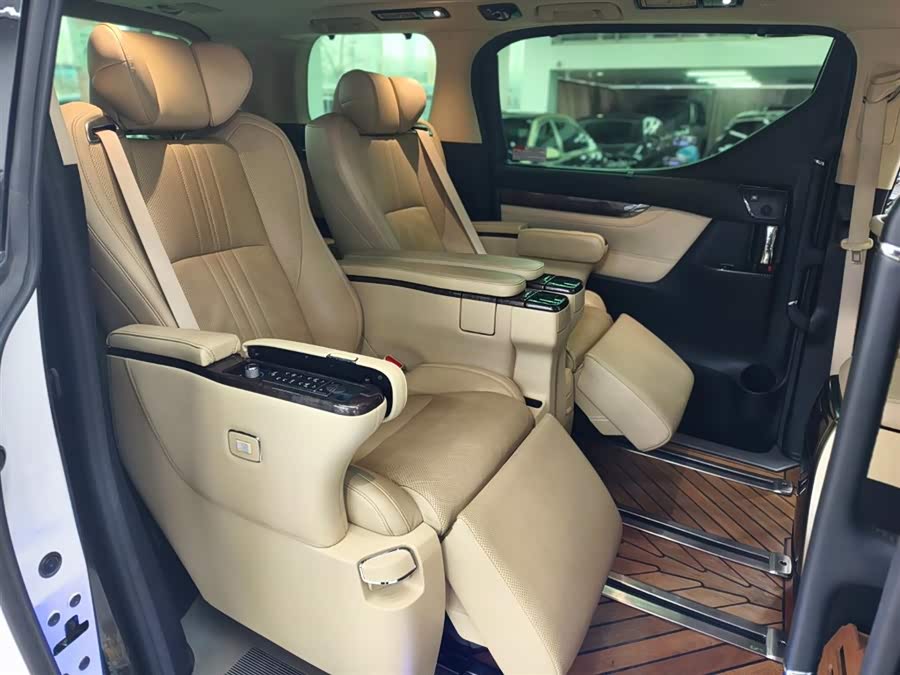 Toyota Vellfire 2020 car image #9