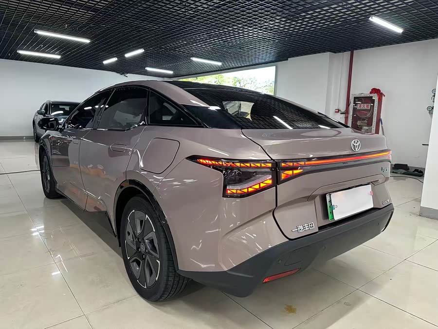 Toyota bZ3 2023 immagine di auto #9