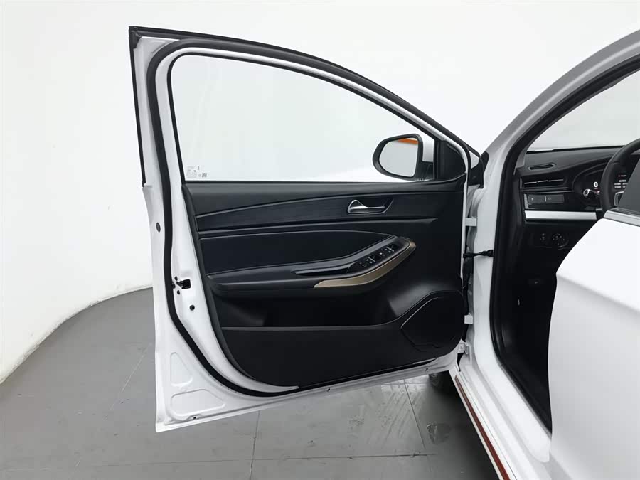 Chery Arrizo 5 Plus 2023 immagine di auto #9