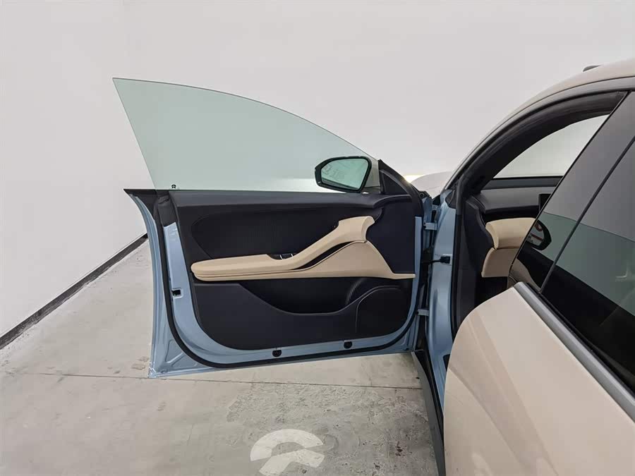 NIO ET5 2023 car image #9