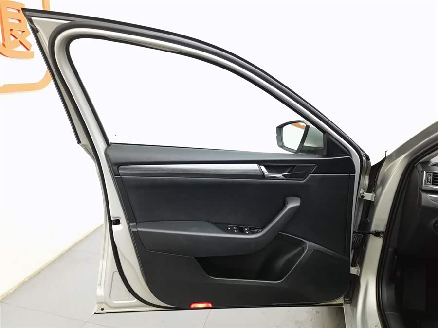Skoda Superb 2016 car image #9