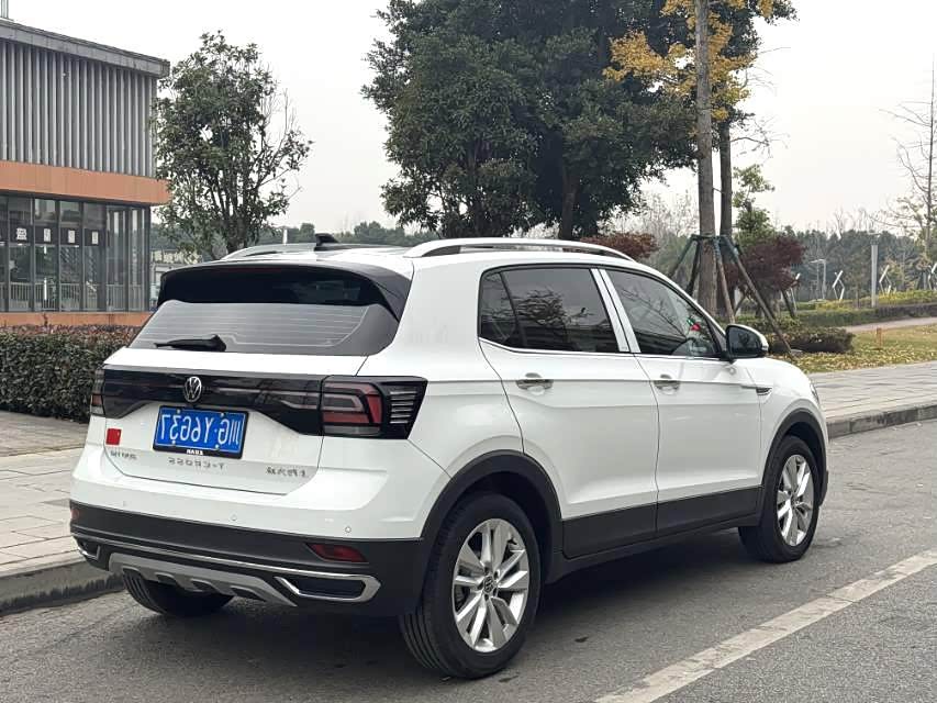 Volkswagen T-Cross 2024 car image #9