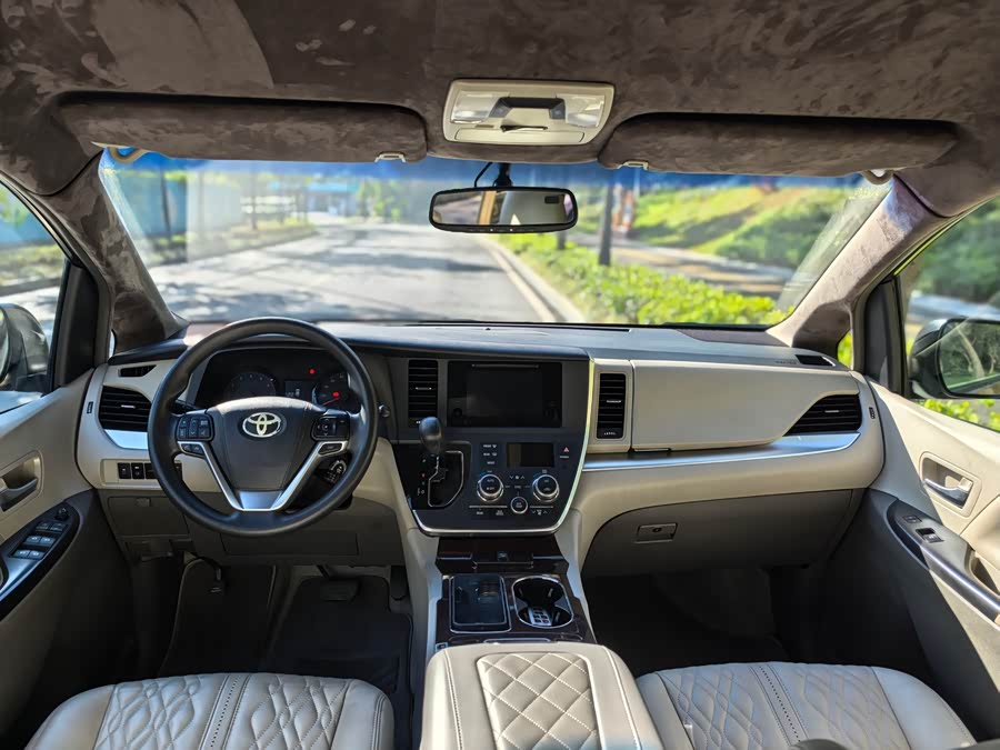 Toyota SIENNA 2015 car image #9
