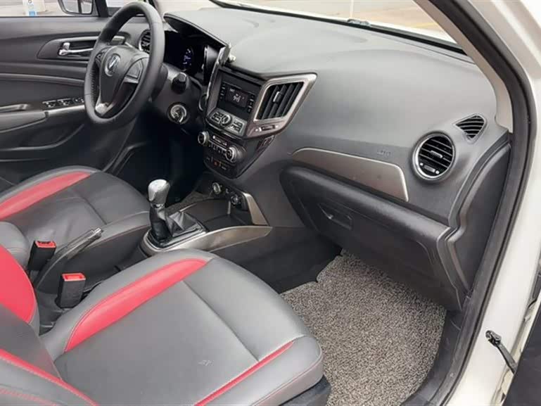 Changan CS15 2016 car image #9