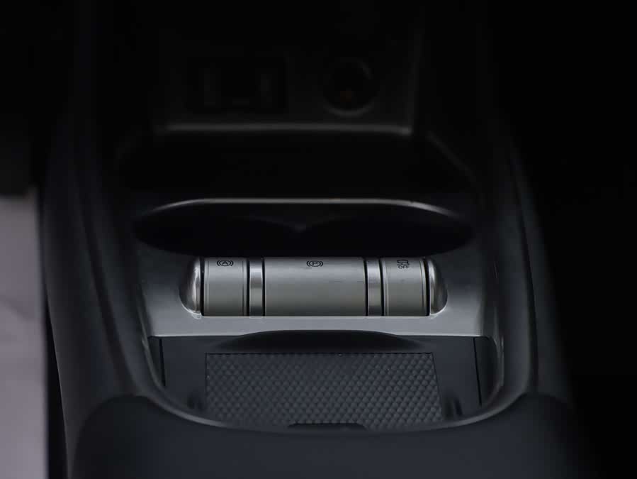 BYD Dolphin 2023 immagine di auto #9