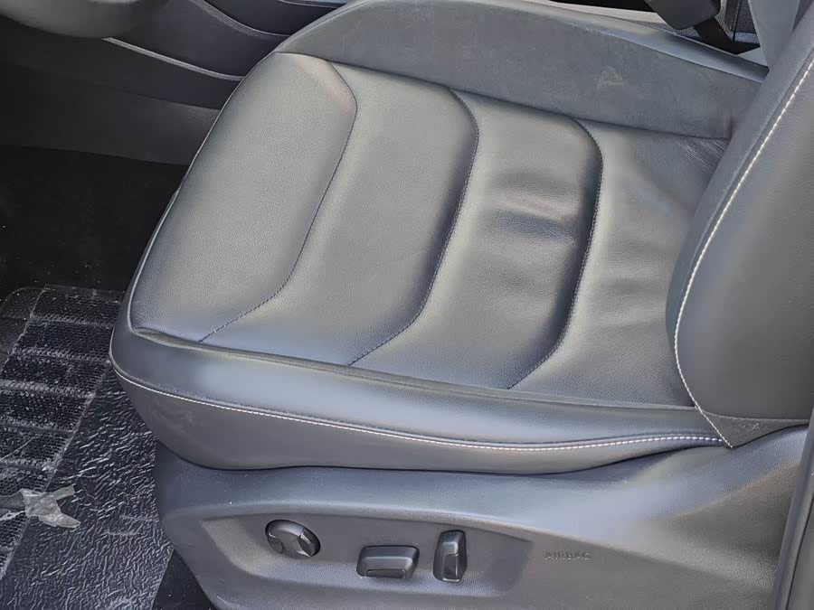 Volkswagen Tiguan L 2019 car image #9