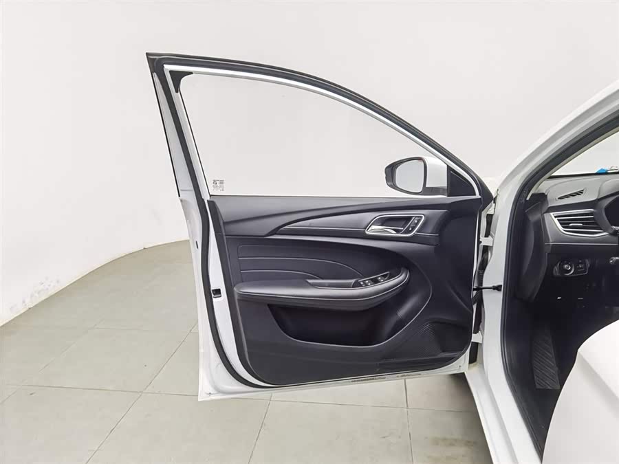 Roewe i5 2021 car image #9