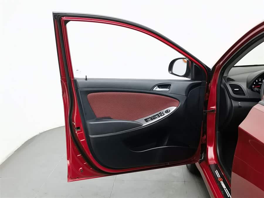Mazda Reina Hatchback 2015 car image #9